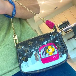 LOUIS VUITTON
Monogram  Xmas Mini Pochette